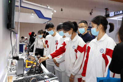 科技新星閃耀 2021世界機器人大會上小小發(fā)明家們的創(chuàng)新之旅